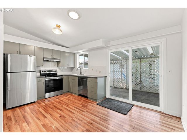 6633 Se 83RD Ave, Portland, OR 97266