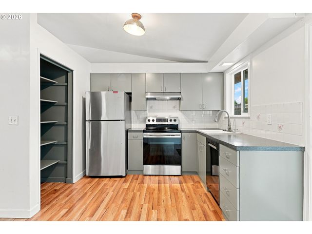 6633 Se 83RD Ave, Portland, OR 97266
