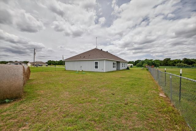 498 Dexter Lane, Poolville, TX 76487