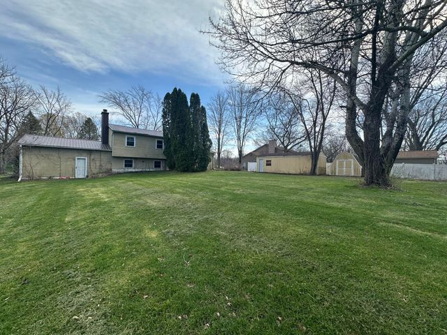 67 Brookview Lane, Valparaiso, IN 46385