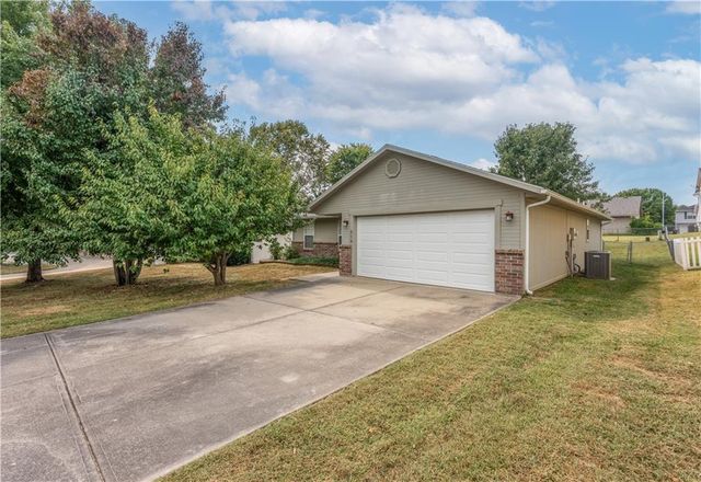 210 Parkway Drive, Warrensburg, MO 64093