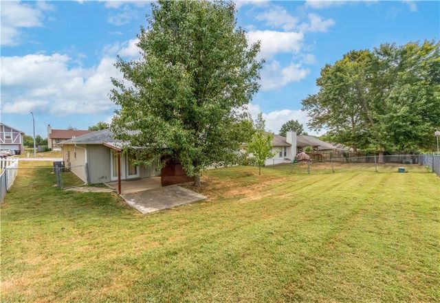 210 Parkway Drive, Warrensburg, MO 64093