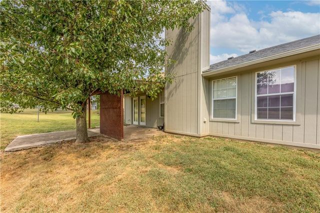 210 Parkway Drive, Warrensburg, MO 64093