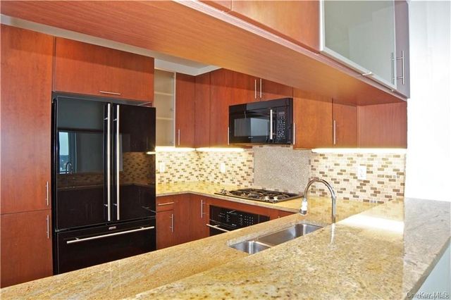 175 Huguenot Street 2207, New Rochelle, NY 10801