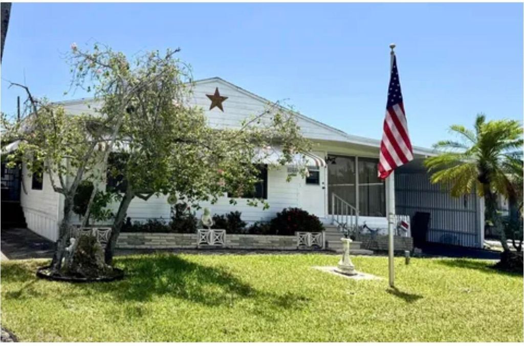 8948 W Shady Lane, Boynton Beach, FL 33436