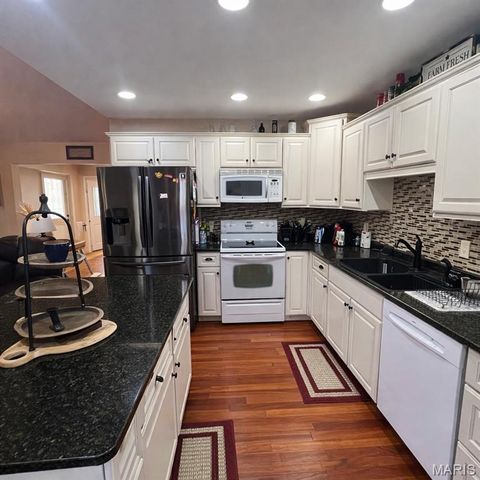 104 La Vista Drive, Waynesville, MO 65583