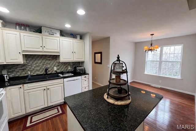 104 La Vista Drive, Waynesville, MO 65583