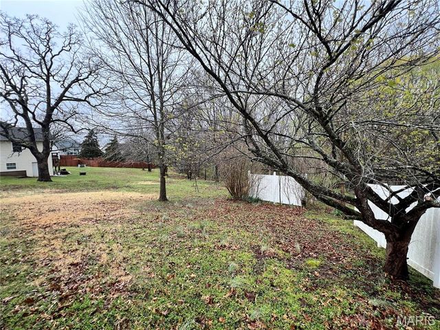 104 La Vista Drive, Waynesville, MO 65583