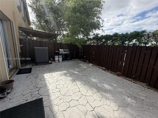 16537 SW 78th Ter ., Miami, FL 33193