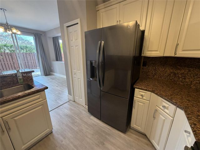 16537 SW 78th Ter ., Miami, FL 33193