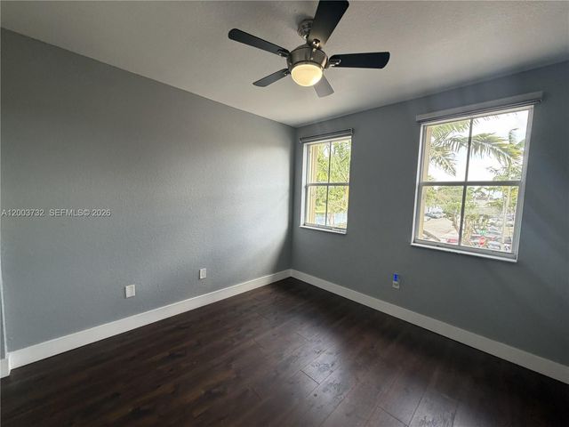 16537 SW 78th Ter ., Miami, FL 33193