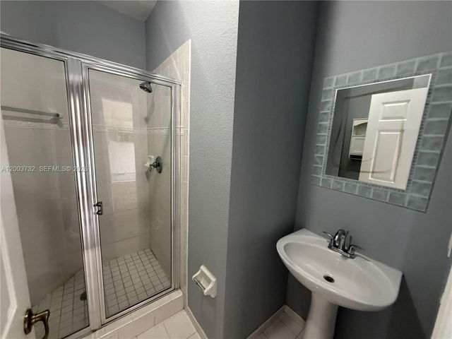 16537 SW 78th Ter ., Miami, FL 33193