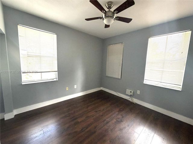 16537 SW 78th Ter ., Miami, FL 33193