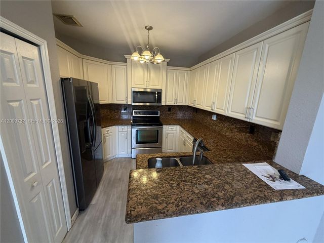 16537 SW 78th Ter ., Miami, FL 33193