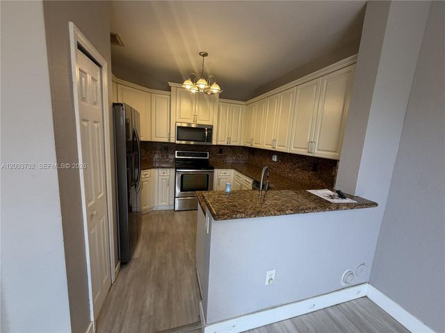 16537 SW 78th Ter ., Miami, FL 33193