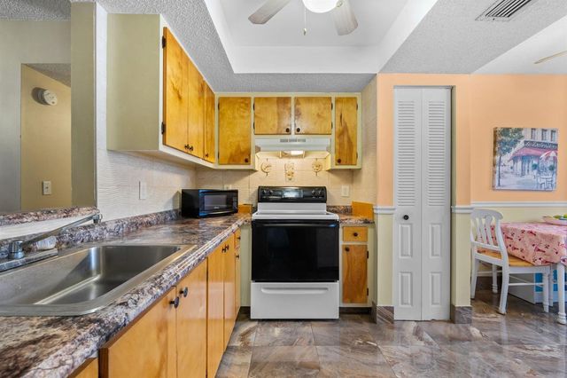 10 Willowbrook Lane 108, Delray Beach, FL 33446