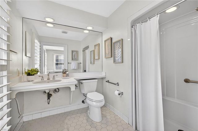 1109 Ditchley RD, Virginia Beach, VA 23451