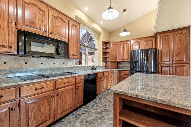 7 Heatherbrooke Lane, Bella Vista, AR 72715