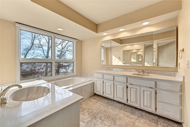 7 Heatherbrooke Lane, Bella Vista, AR 72715