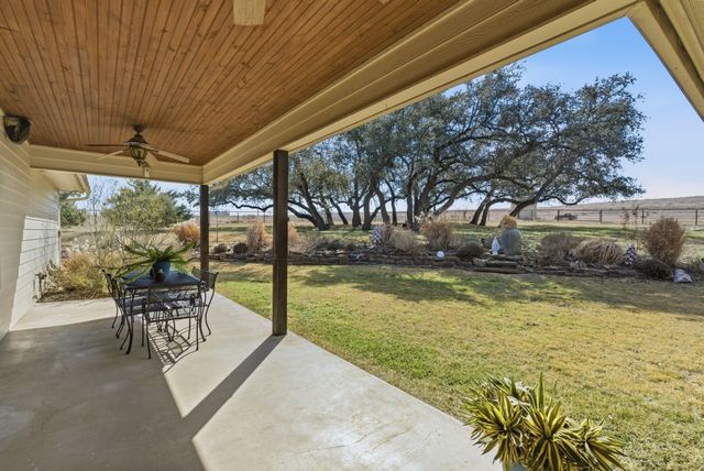 416 N Highway 590, Comanche, TX 76442