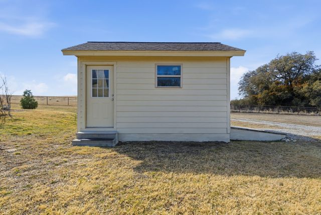 416 N Highway 590, Comanche, TX 76442