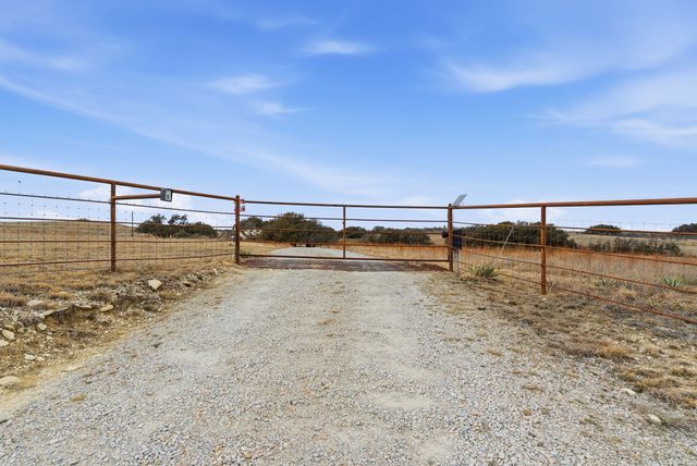 416 N Highway 590, Comanche, TX 76442