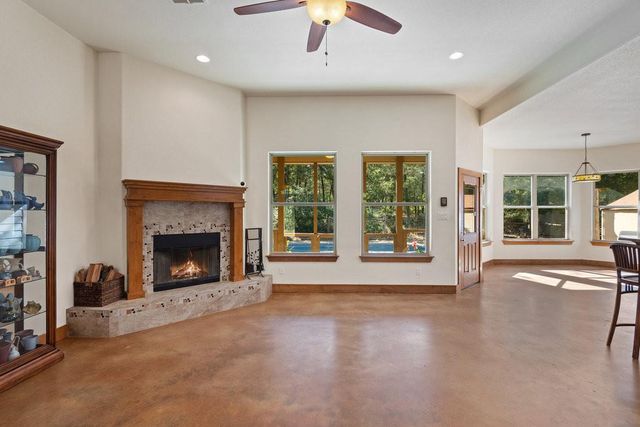 267 Corral RD, Smithville, TX 78957