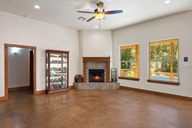 267 Corral RD, Smithville, TX 78957