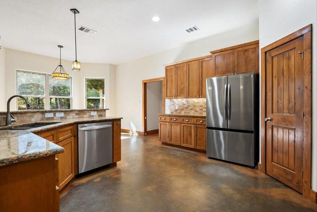 267 Corral RD, Smithville, TX 78957