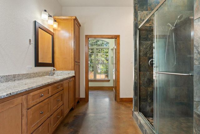 267 Corral RD, Smithville, TX 78957