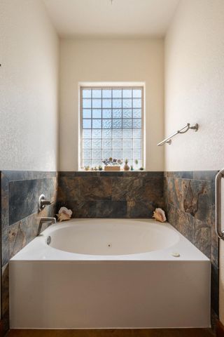 267 Corral RD, Smithville, TX 78957