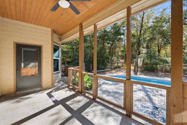 267 Corral RD, Smithville, TX 78957