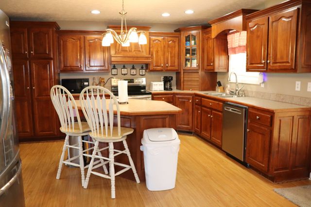 1170 Carey Rd, Hartsville, TN 37074