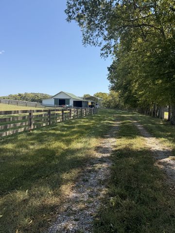 1170 Carey Rd, Hartsville, TN 37074