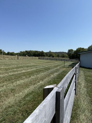 1170 Carey Rd, Hartsville, TN 37074