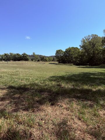 1170 Carey Rd, Hartsville, TN 37074