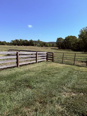 1170 Carey Rd, Hartsville, TN 37074