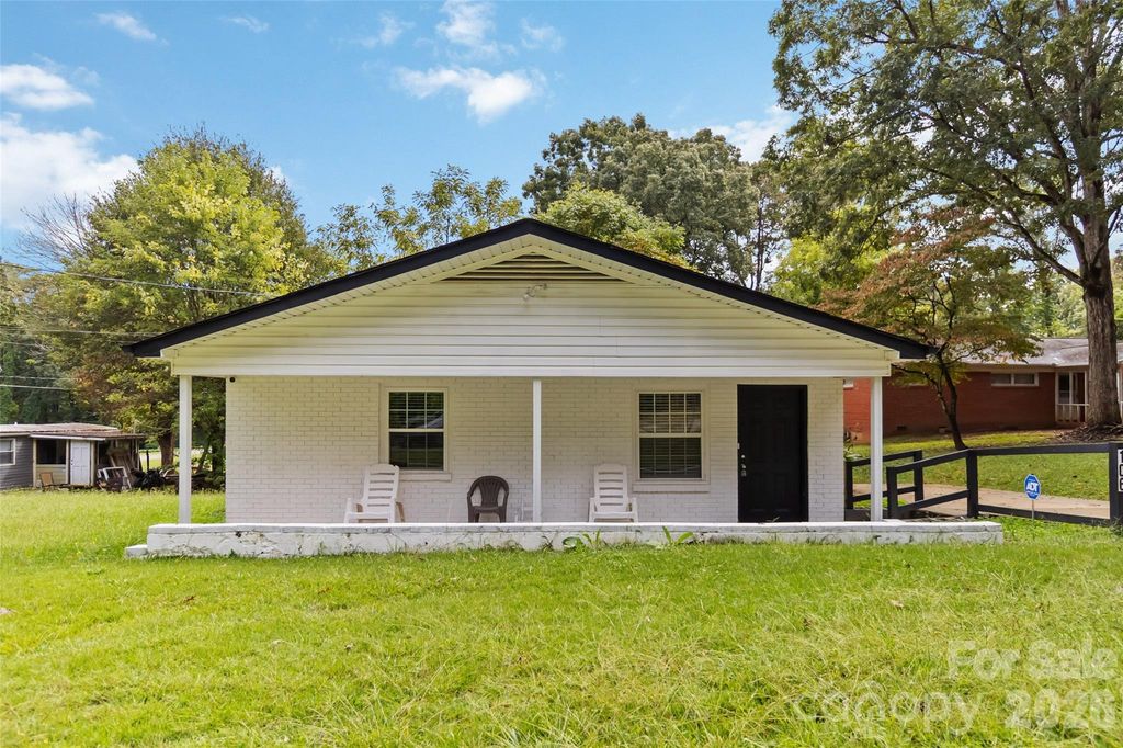 106 Robinson Avenue, Mount Holly, NC 28120