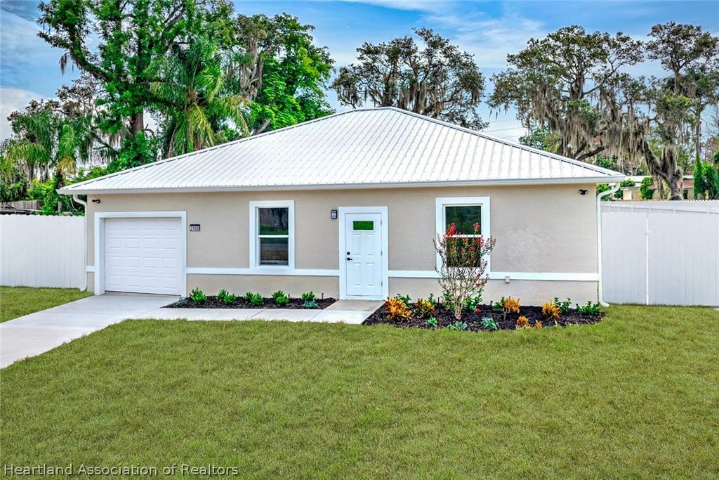 2100 Cleveland Road, Sebring, FL 33870