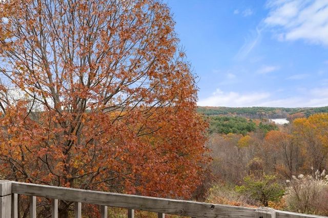 31 Overlook Dr, Southborough, MA 01772