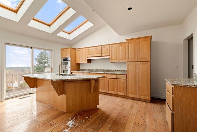 31 Overlook Dr, Southborough, MA 01772