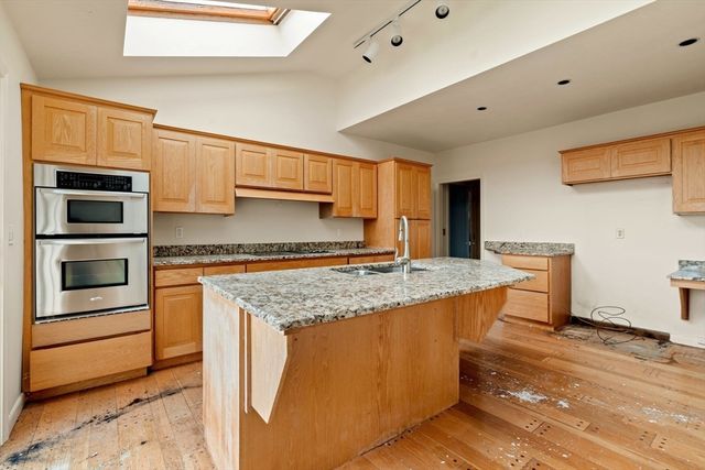 31 Overlook Dr, Southborough, MA 01772