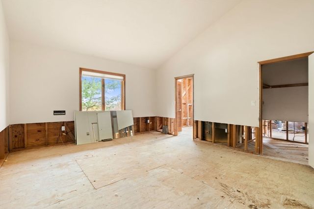 31 Overlook Dr, Southborough, MA 01772