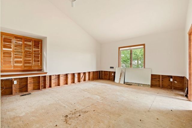 31 Overlook Dr, Southborough, MA 01772