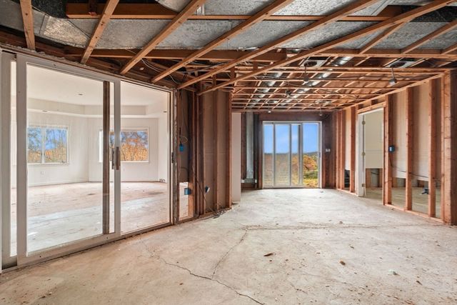 31 Overlook Dr, Southborough, MA 01772