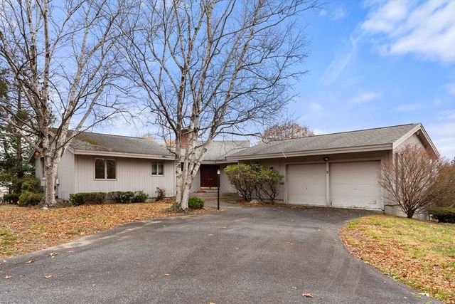 31 Overlook Dr, Southborough, MA 01772