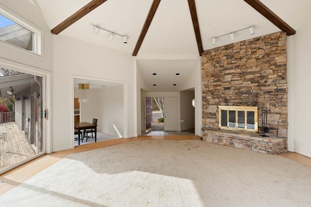 31 Overlook Dr, Southborough, MA 01772