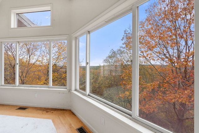 31 Overlook Dr, Southborough, MA 01772