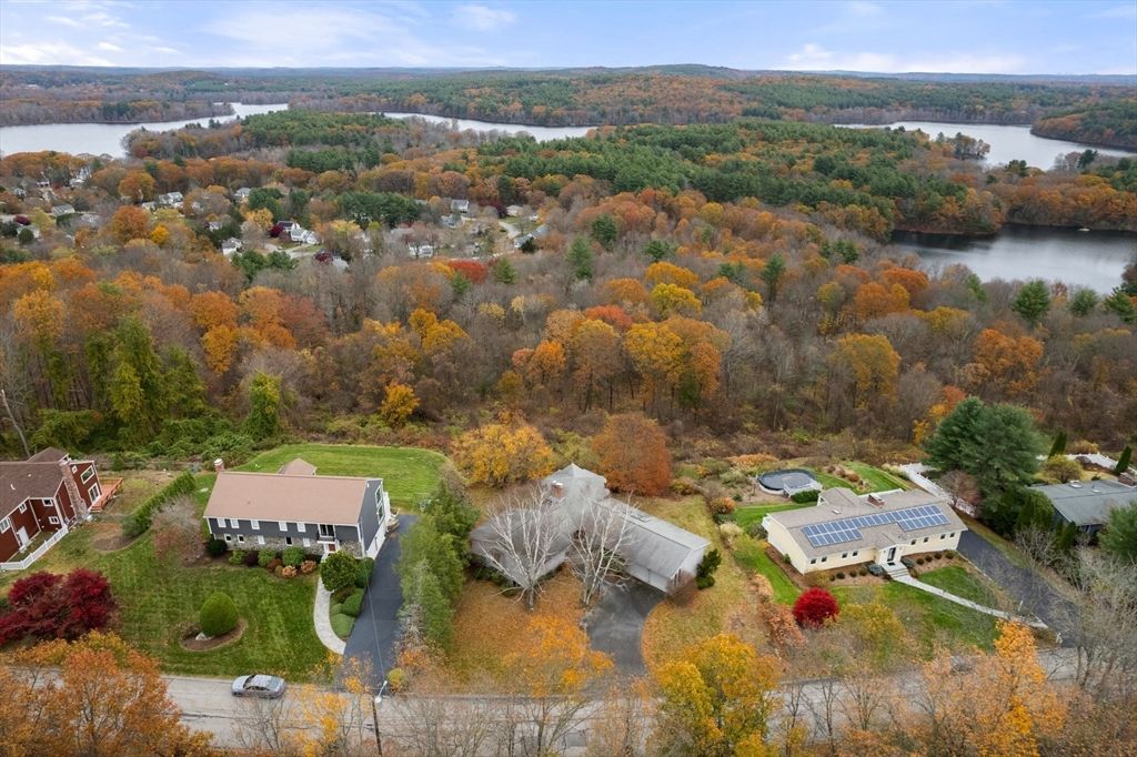 31 Overlook Dr, Southborough, MA 01772