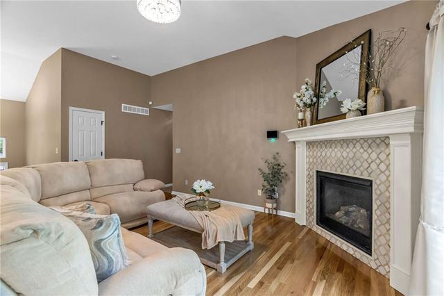 623 S Kisner Drive, Independence, MO 64056